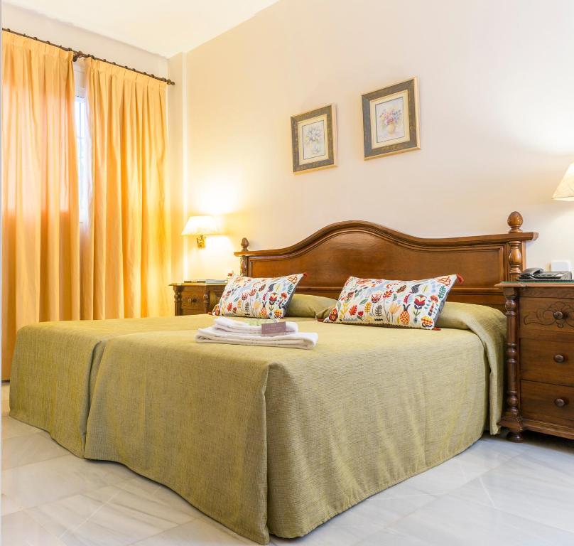 Hotel Gran Avenida Coria del Río Dış mekan fotoğraf