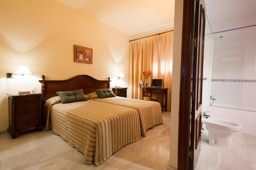 Hotel Gran Avenida Coria del Río Dış mekan fotoğraf
