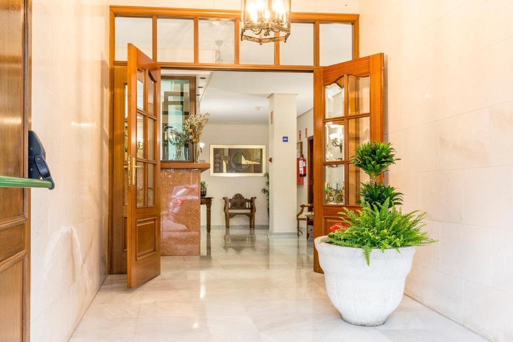 Hotel Gran Avenida Coria del Río Dış mekan fotoğraf