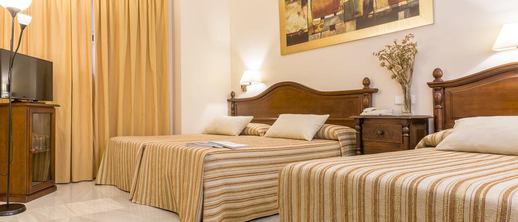 Hotel Gran Avenida Coria del Río Dış mekan fotoğraf