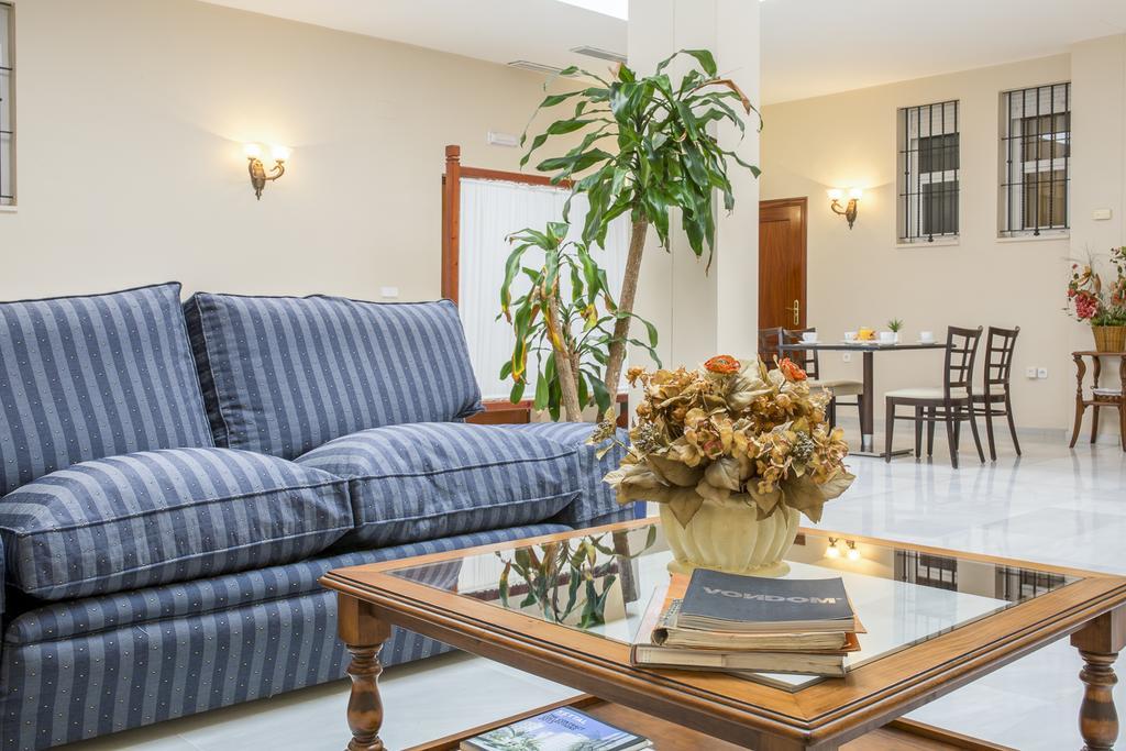 Hotel Gran Avenida Coria del Río Dış mekan fotoğraf