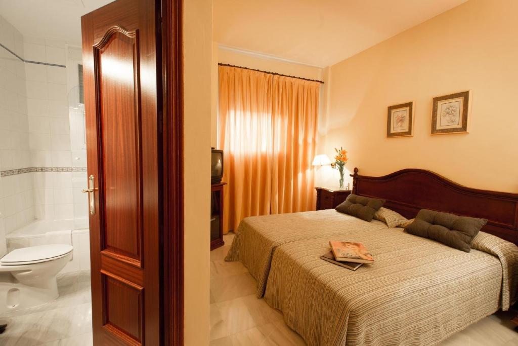 Hotel Gran Avenida Coria del Río Oda fotoğraf