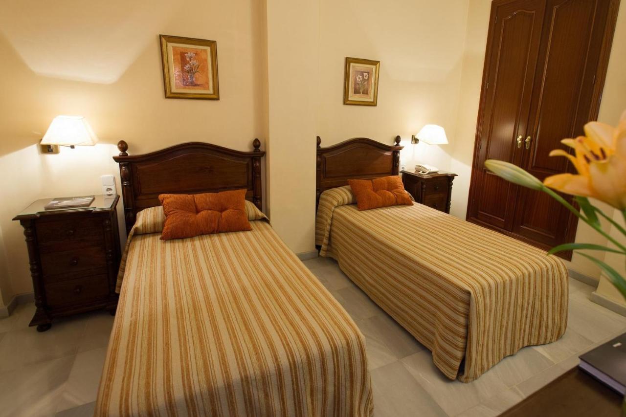 Hotel Gran Avenida Coria del Río Dış mekan fotoğraf